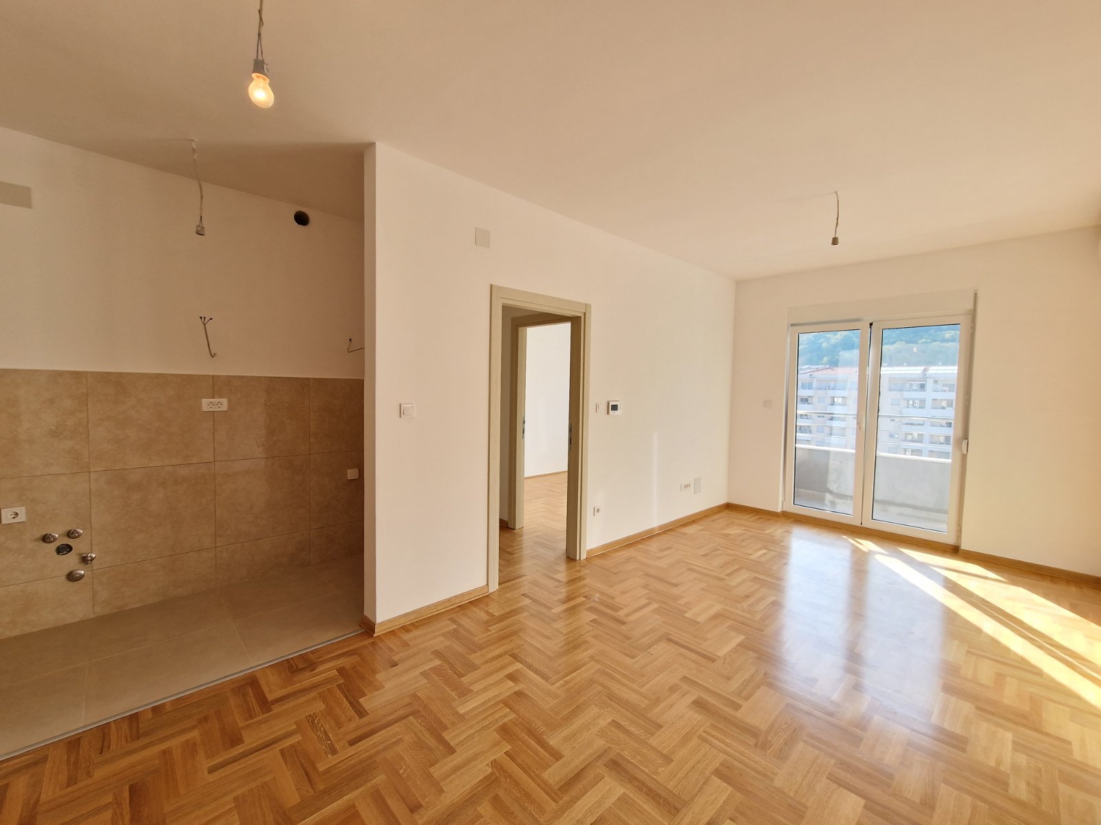 amforaproperty.com/Nov dvosoban stan 64m2 sa pogledom na grad,u Budvi kod autobuske stanice (CENTAR) 