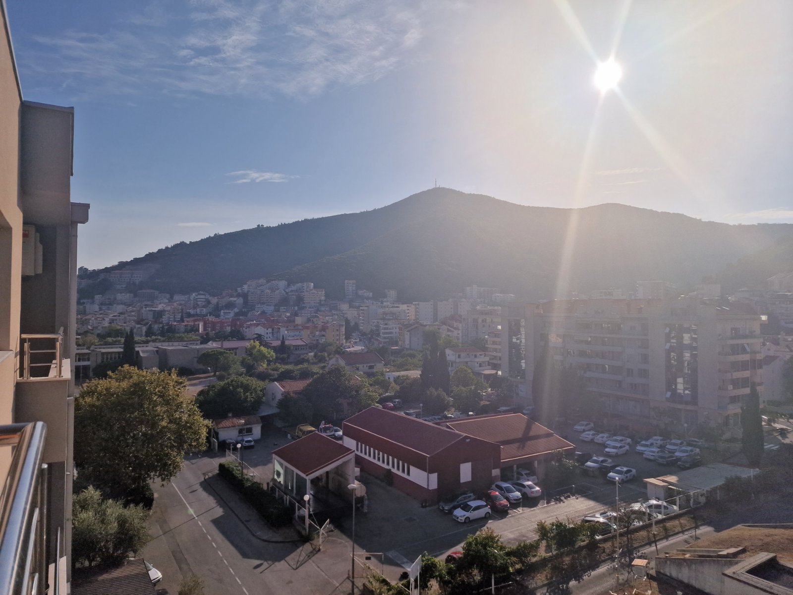 amforaproperty.com/Nov dvosoban stan 64m2 sa pogledom na grad,u Budvi kod autobuske stanice (CENTAR) 