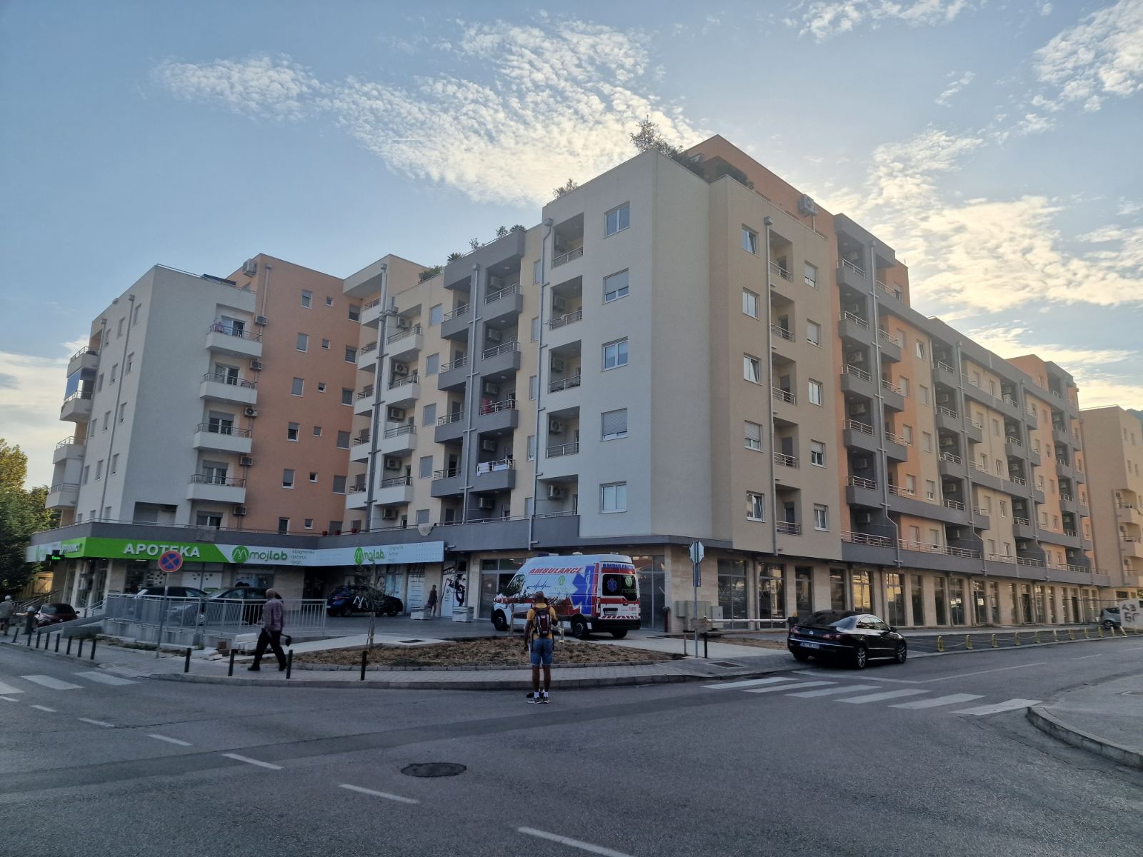 amforaproperty.com/Nov dvosoban stan 64m2 sa pogledom na grad,u Budvi kod autobuske stanice (CENTAR) 