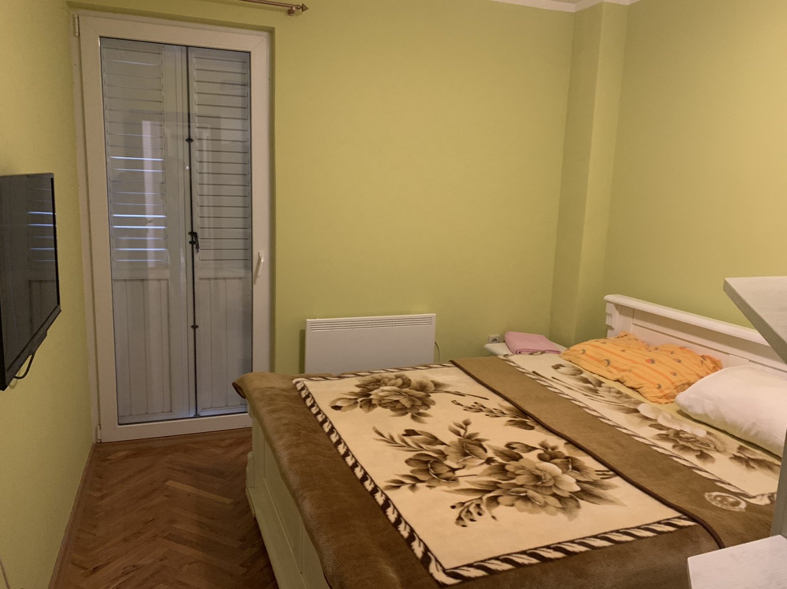 amforaproperty.com/Jednosoban stan sa panoramskim pogledom,na bulevaru -Jadranski put u Budvi. (NA DUZI PERIOD)