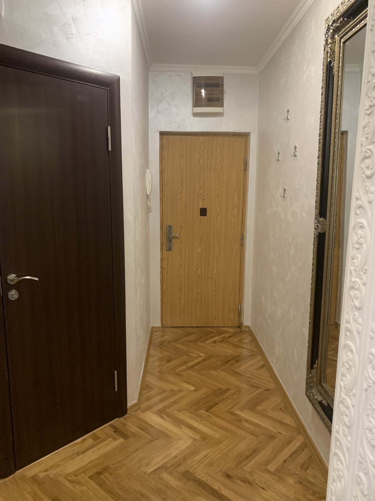 amforaproperty.com/Jednosoban stan sa panoramskim pogledom,na bulevaru -Jadranski put u Budvi. (NA DUZI PERIOD)