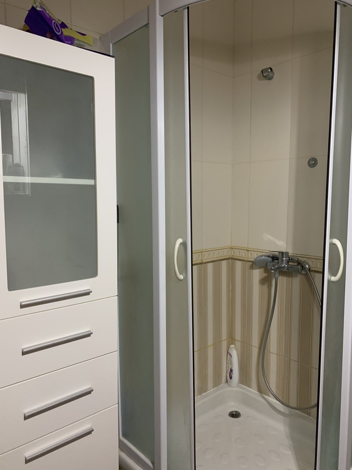 amforaproperty.com/Jednosoban stan sa panoramskim pogledom,na bulevaru -Jadranski put u Budvi. (NA DUZI PERIOD)