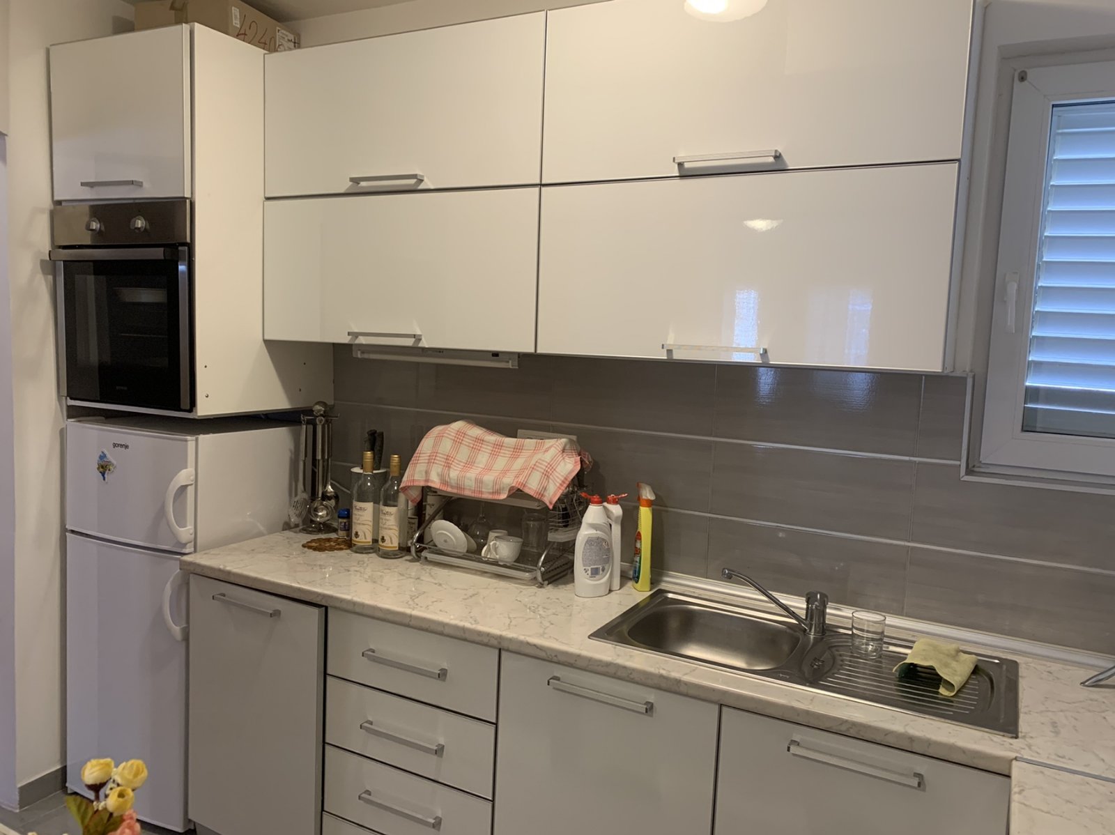 amforaproperty.com/Jednosoban stan sa panoramskim pogledom,na bulevaru -Jadranski put u Budvi. (NA DUZI PERIOD)