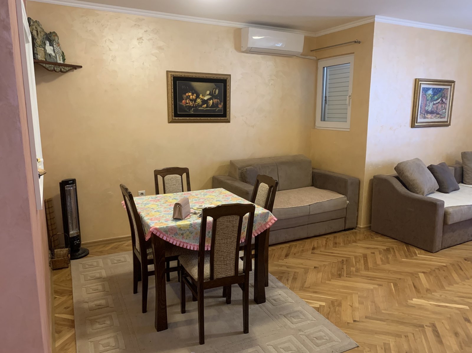 amforaproperty.com/Jednosoban stan sa panoramskim pogledom,na bulevaru -Jadranski put u Budvi. (NA DUZI PERIOD)