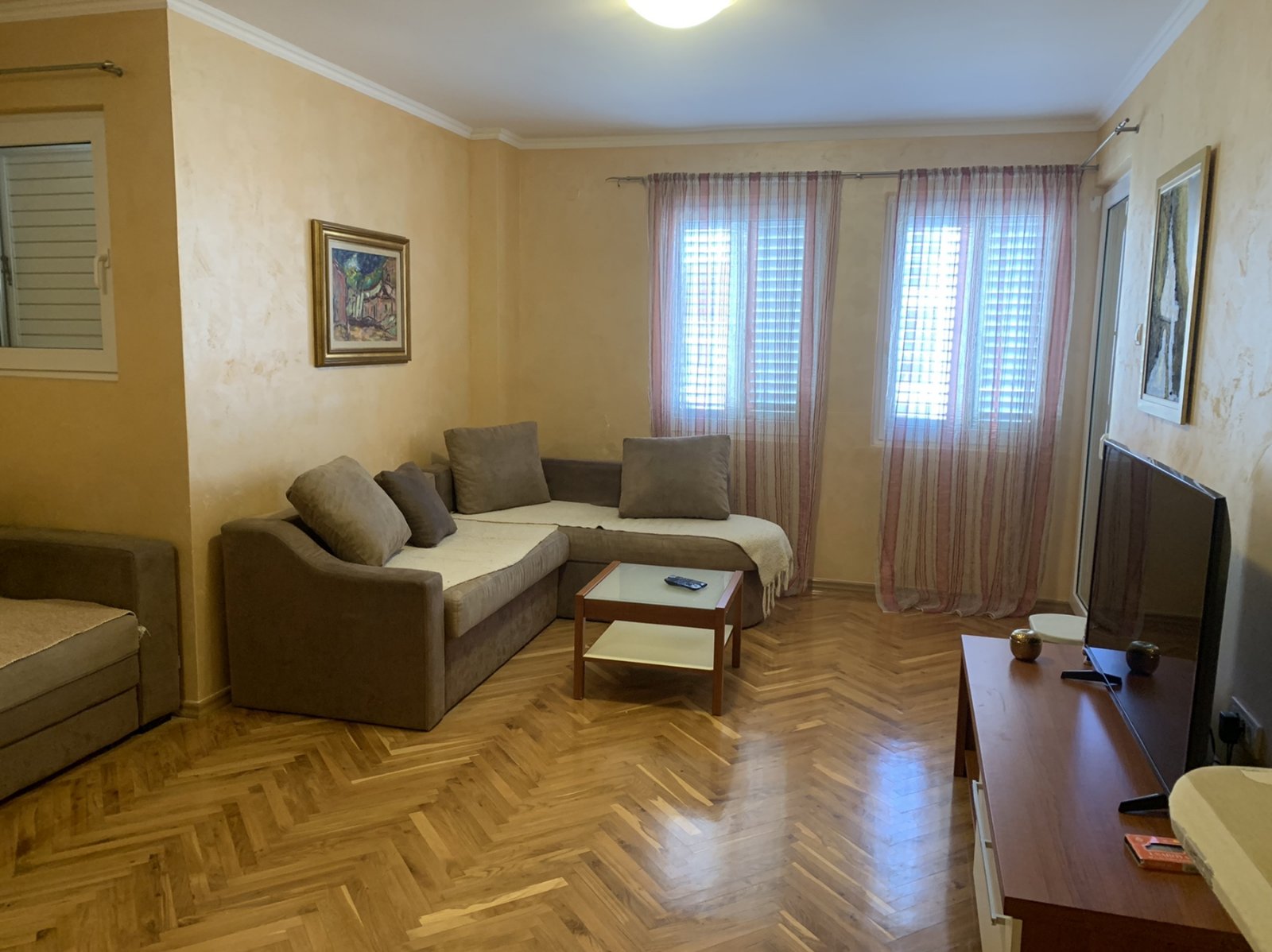 amforaproperty.com/Jednosoban stan sa panoramskim pogledom,na bulevaru -Jadranski put u Budvi. (NA DUZI PERIOD)