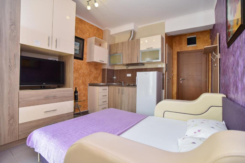 amforaproperty.com/STUDIO APARTMAN 19M2 + 3M2 TERASE U STROGOM CENTRU GRADA,U BLIZINI TQ PLAZE U BUDVI.