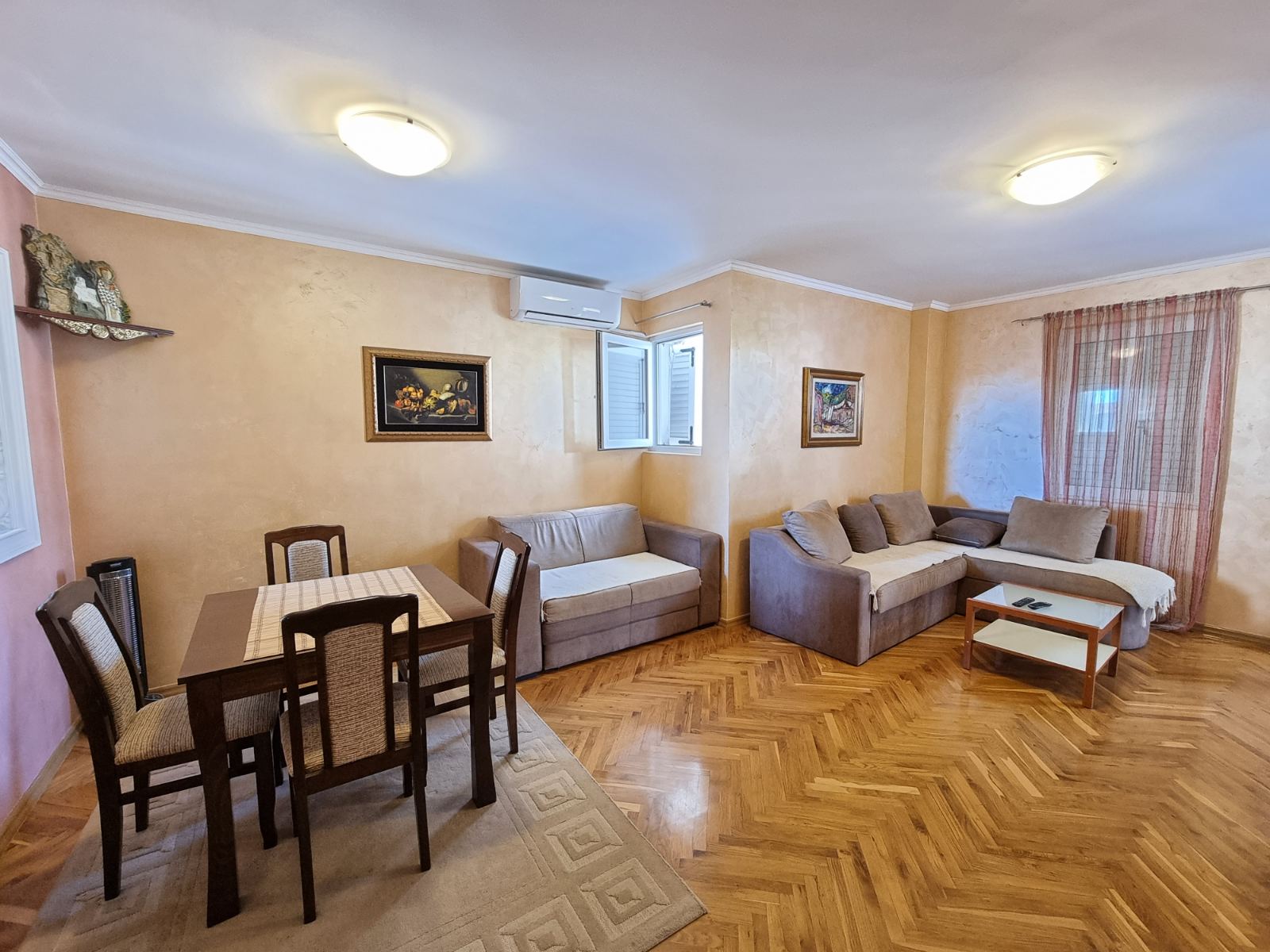 amforaproperty.com/Jednosoban stan sa panoramskim pogledom,na bulevaru -Jadranski put u Budvi. (NA DUZI PERIOD)