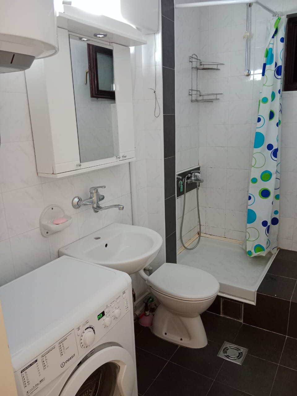 amforaproperty.com/Jednosoban  namešten stan, na odlicnoj lokaciji preko puta Hotela Hermes u Budvi. (NA DUZI PERIOD)