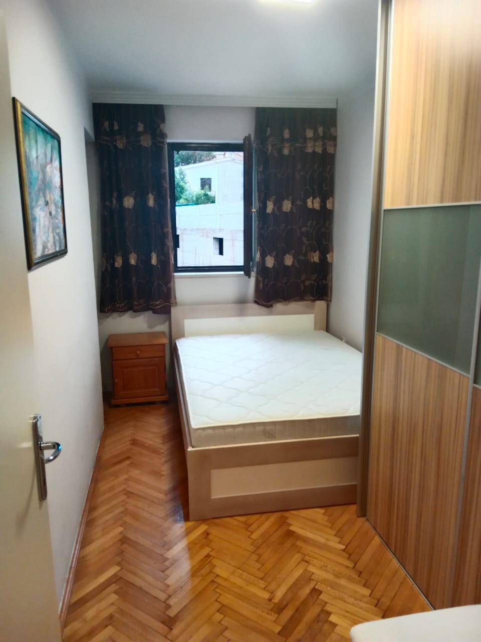 amforaproperty.com/Jednosoban  namešten stan, na odlicnoj lokaciji preko puta Hotela Hermes u Budvi. (NA DUZI PERIOD)