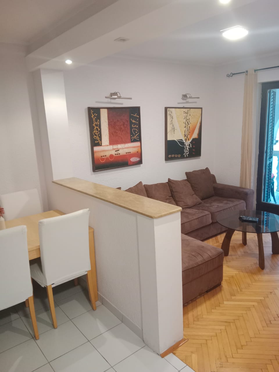 amforaproperty.com/Jednosoban  namešten stan, na odlicnoj lokaciji preko puta Hotela Hermes u Budvi. (NA DUZI PERIOD)