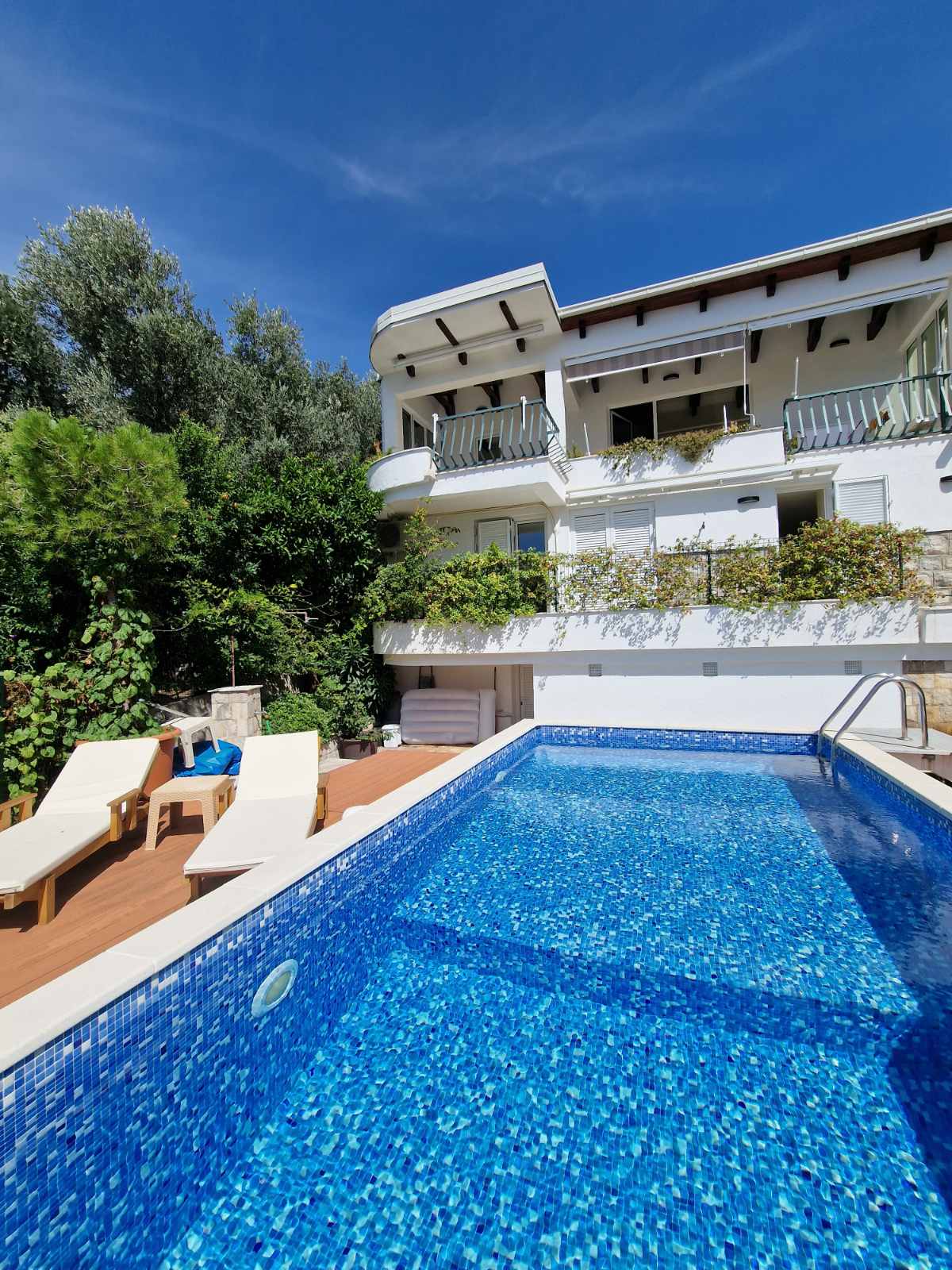 Luksuzna vila sa bazenom i panoramskim pogledom na more na lokaciji Sv. Stefan (Na period do 01.06.2023) - Amfora Real Estate