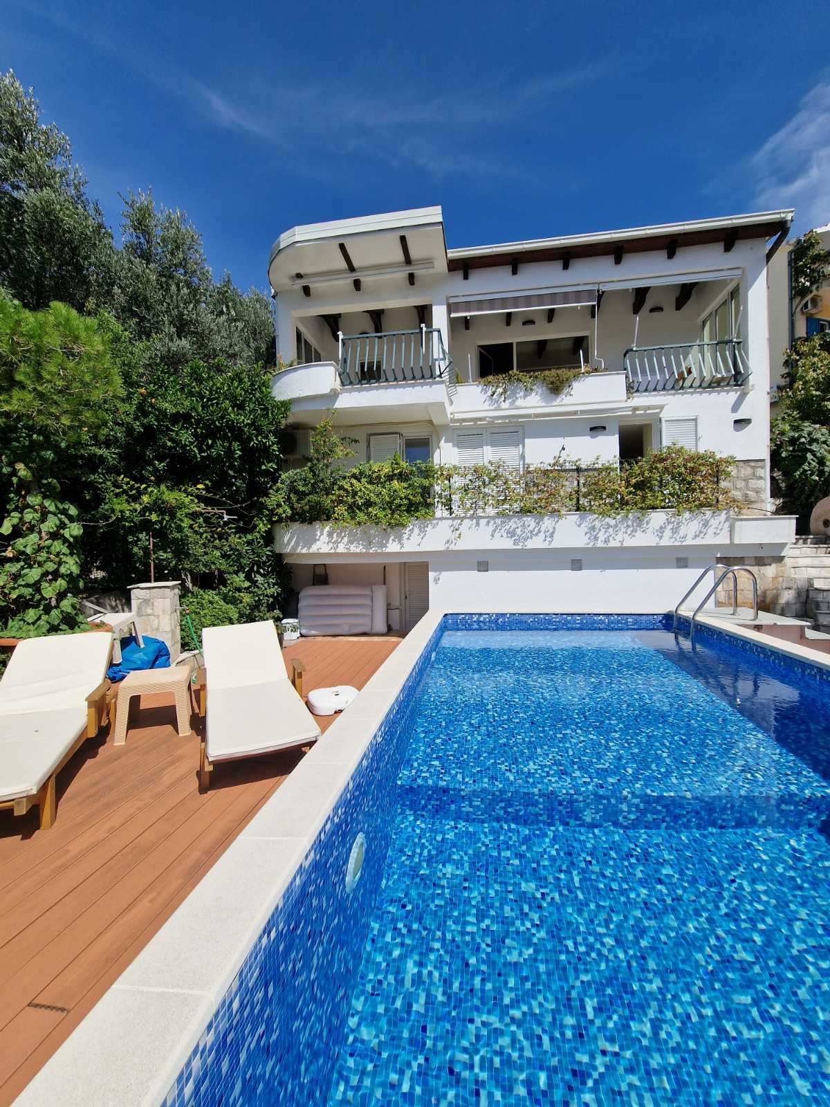 Luksuzna vila sa bazenom i panoramskim pogledom na more na lokaciji Sv. Stefan (Na period do 01.06.2023) - Amfora Real Estate