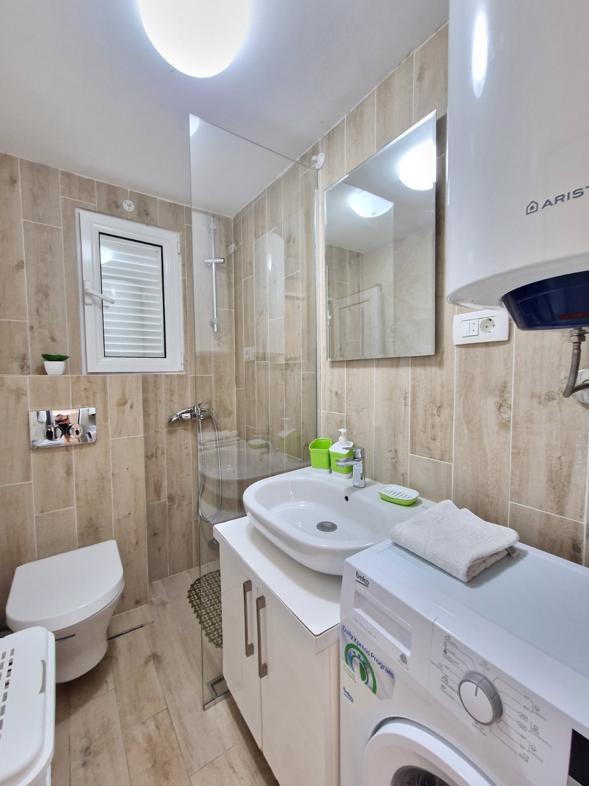 Luksuzna vila sa bazenom i panoramskim pogledom na more na lokaciji Sv. Stefan (Na period do 01.06.2023) - Amfora Real Estate