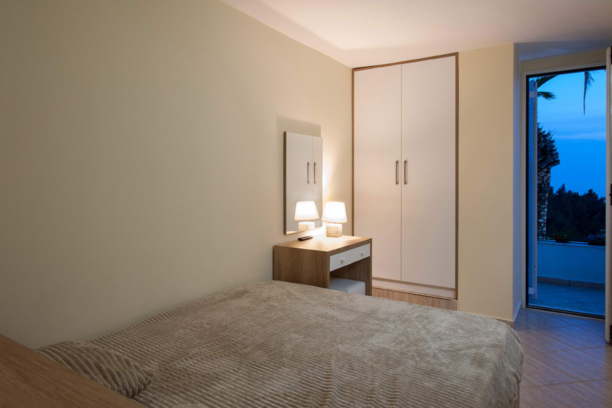 Luksuzna vila sa bazenom i panoramskim pogledom na more na lokaciji Sv. Stefan (Na period do 01.06.2023) - Amfora Real Estate