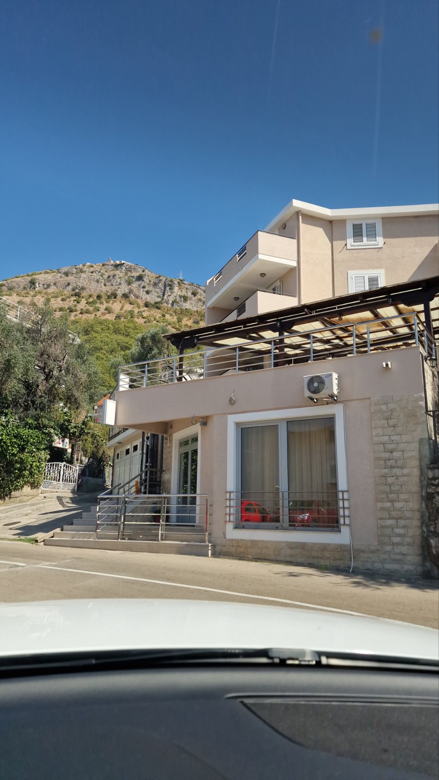 Luksuzna vila sa bazenom i panoramskim pogledom na more na lokaciji Sv. Stefan (Na period do 01.06.2023) - Amfora Real Estate