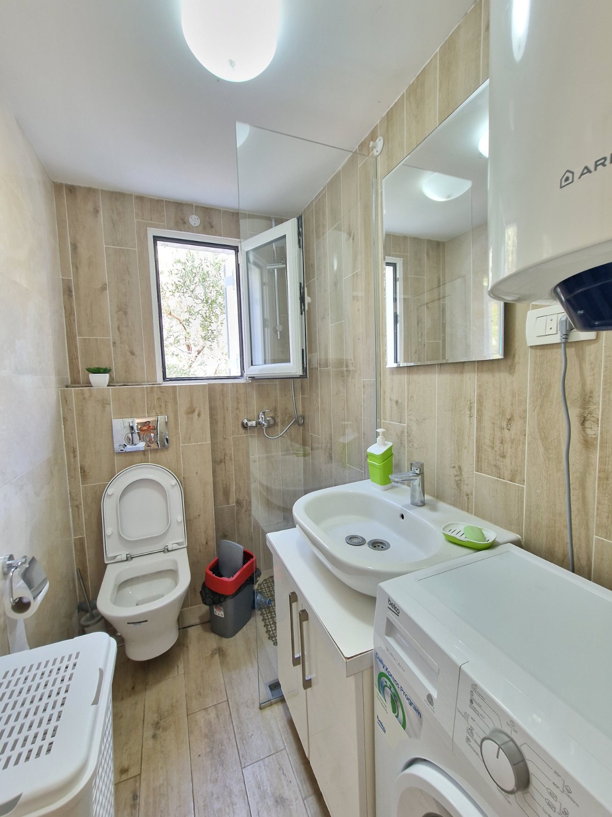 Luksuzna vila sa bazenom i panoramskim pogledom na more na lokaciji Sv. Stefan (Na period do 01.06.2023) - Amfora Real Estate