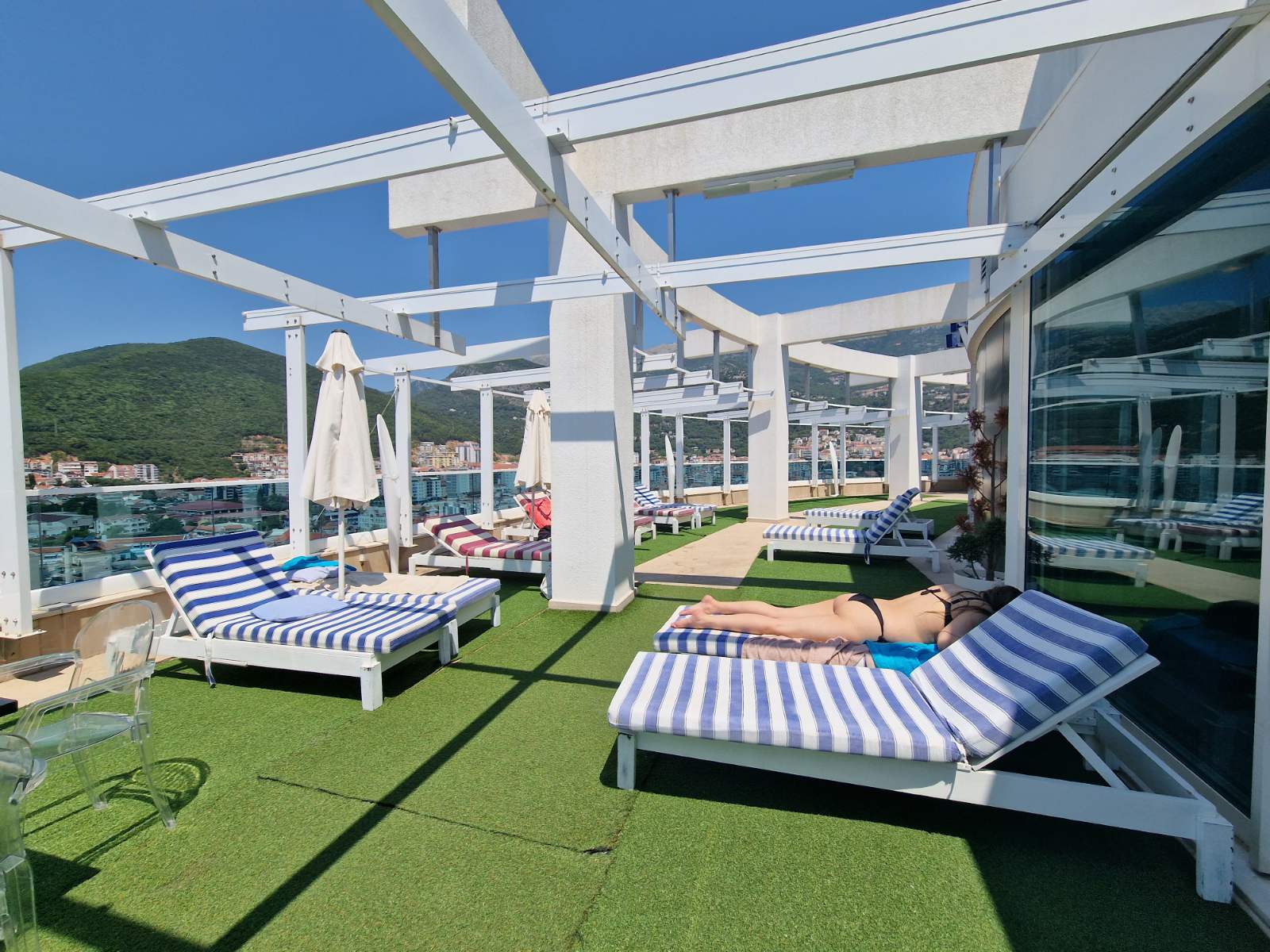 amforaproperty.com/Jednosoban stan 67m2 sa pogledom na more,u kompleksu Tre Canne,Budva.