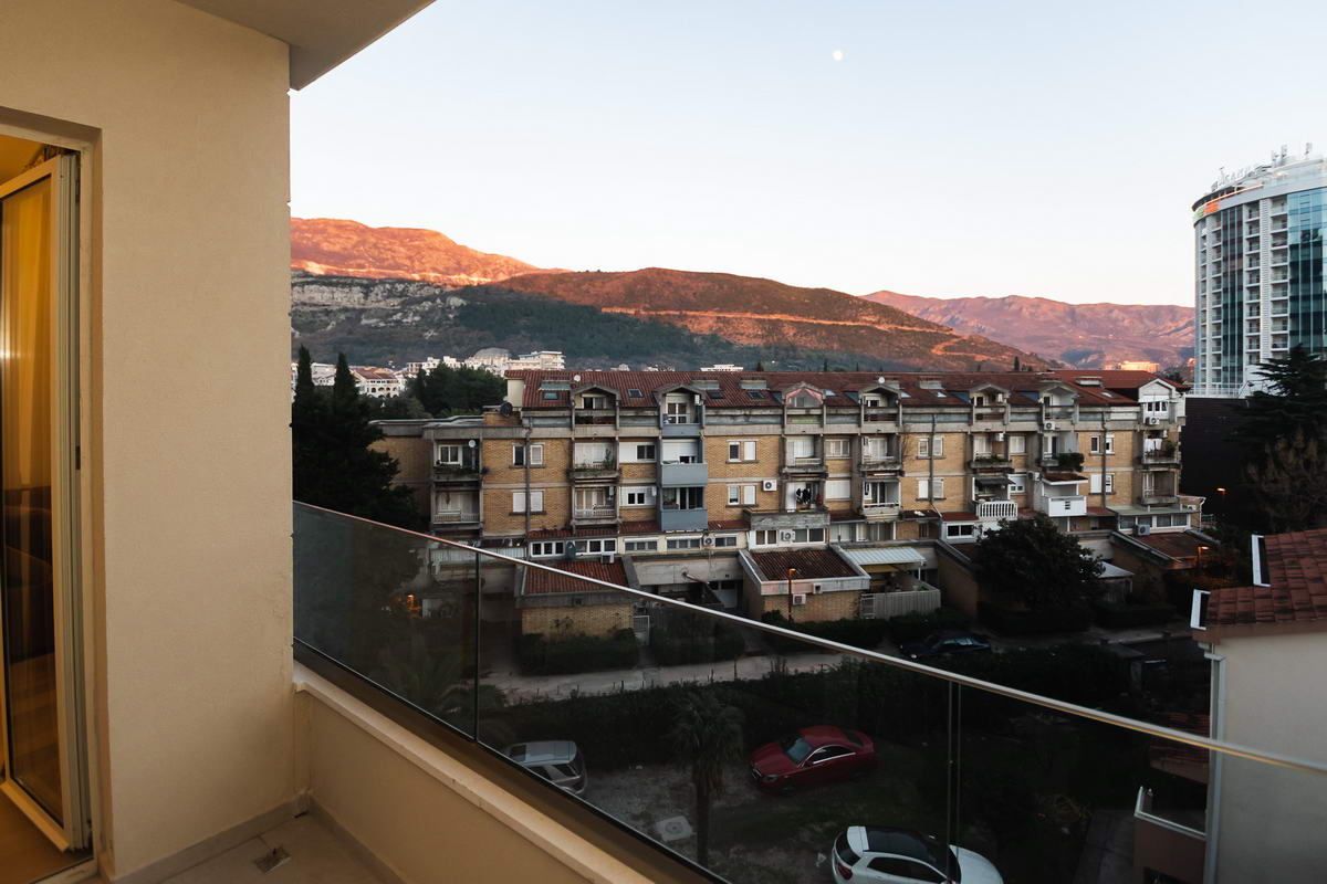 amforaproperty.com/Jednosoban stan 45m2 fantastična lokacija,na samo 150 metara od mora..Budva