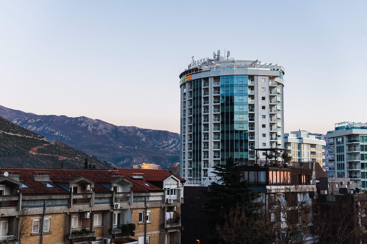 amforaproperty.com/Jednosoban stan 45m2 fantastična lokacija,na samo 150 metara od mora..Budva