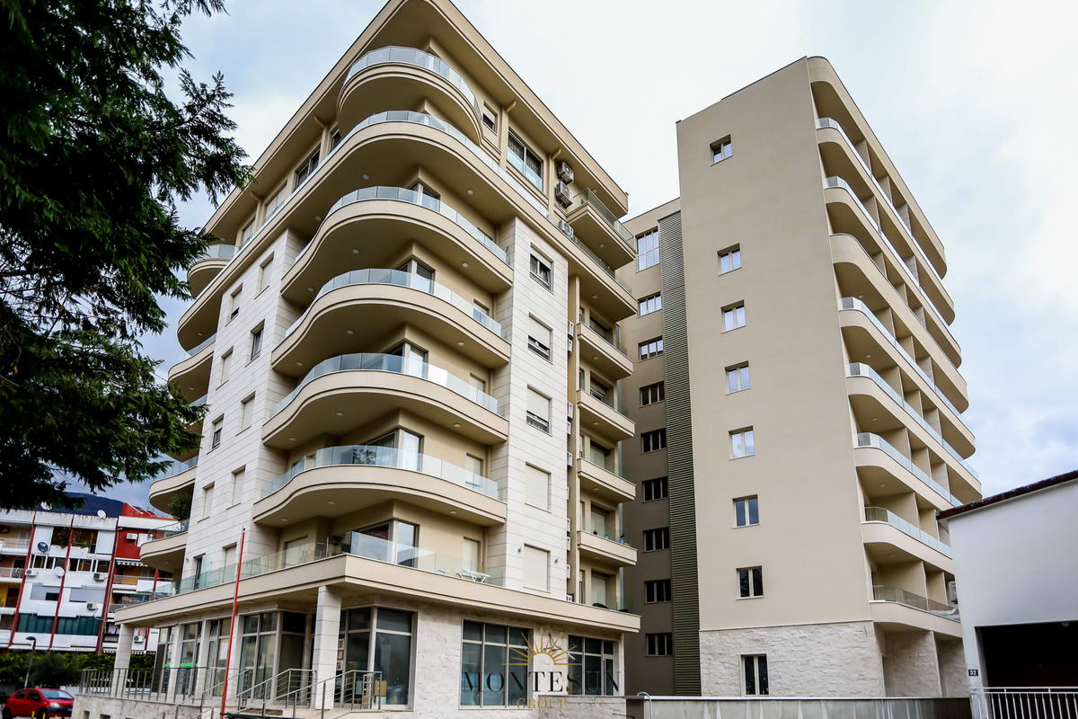 amforaproperty.com/Jednosoban stan 45m2 fantastična lokacija,na samo 150 metara od mora..Budva