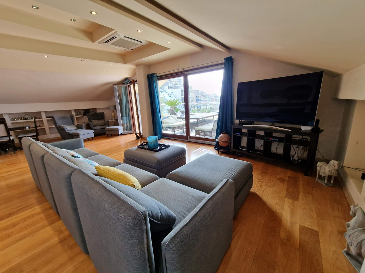 amforaproperty.com/Luksuzan trosoban penthouse površine 230m2 na prvoj liniji mora,Rafailovici(Budva)