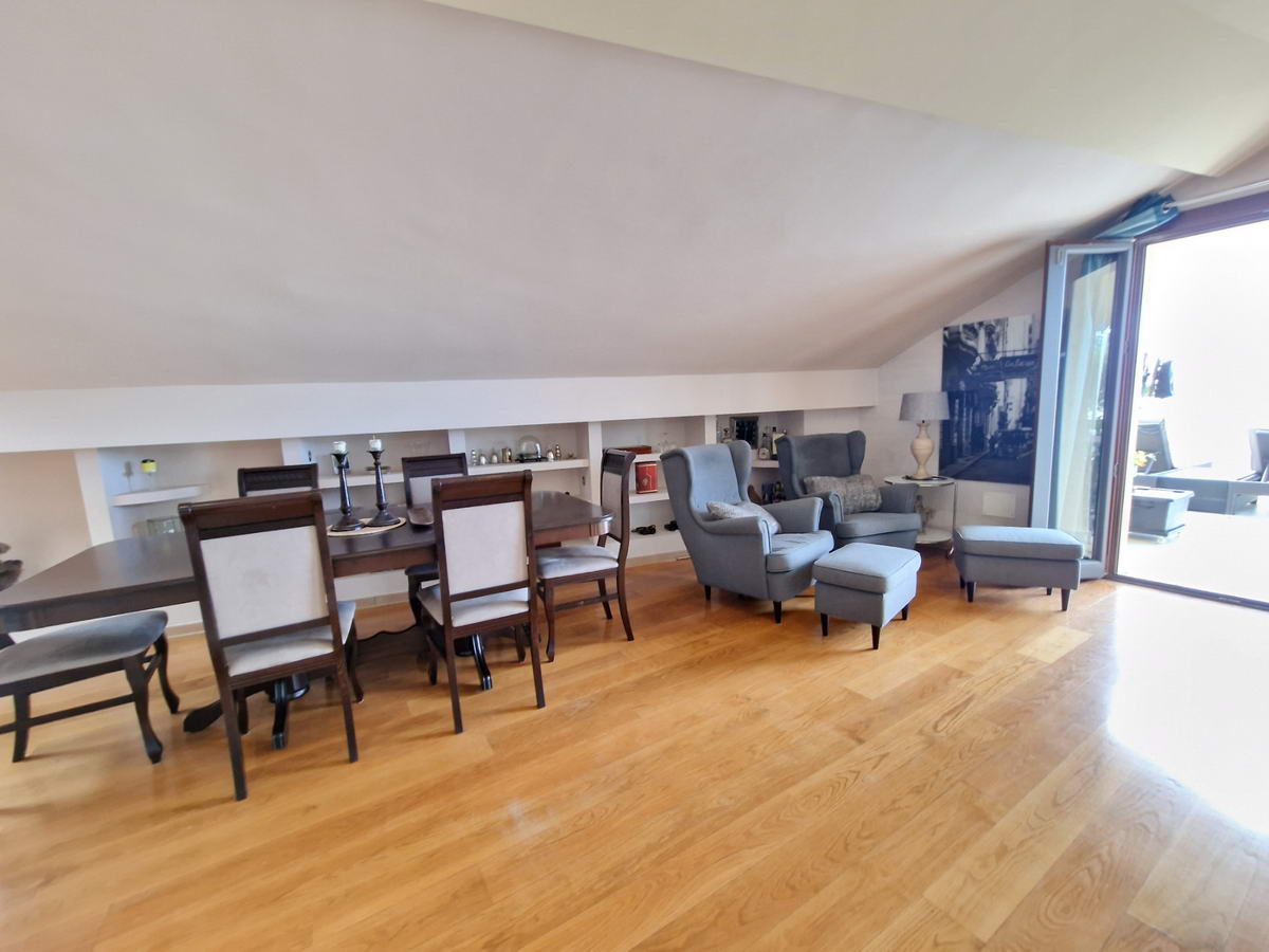 amforaproperty.com/Luksuzan trosoban penthouse površine 230m2 na prvoj liniji mora,Rafailovici(Budva)