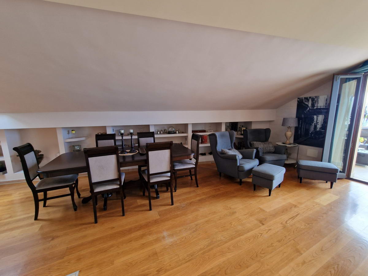 amforaproperty.com/Luksuzan trosoban penthouse površine 230m2 na prvoj liniji mora,Rafailovici(Budva)