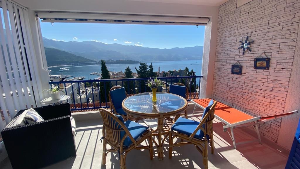 amforaproperty.com/Jednosoban stan sa panoramskim pogledom na more i grad,Vidikovac - Budva (Na duzi vremenski period)