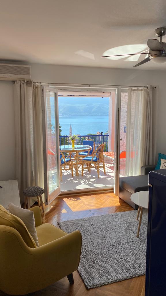 amforaproperty.com/Jednosoban stan sa panoramskim pogledom na more i grad,Vidikovac - Budva (Na duzi vremenski period)