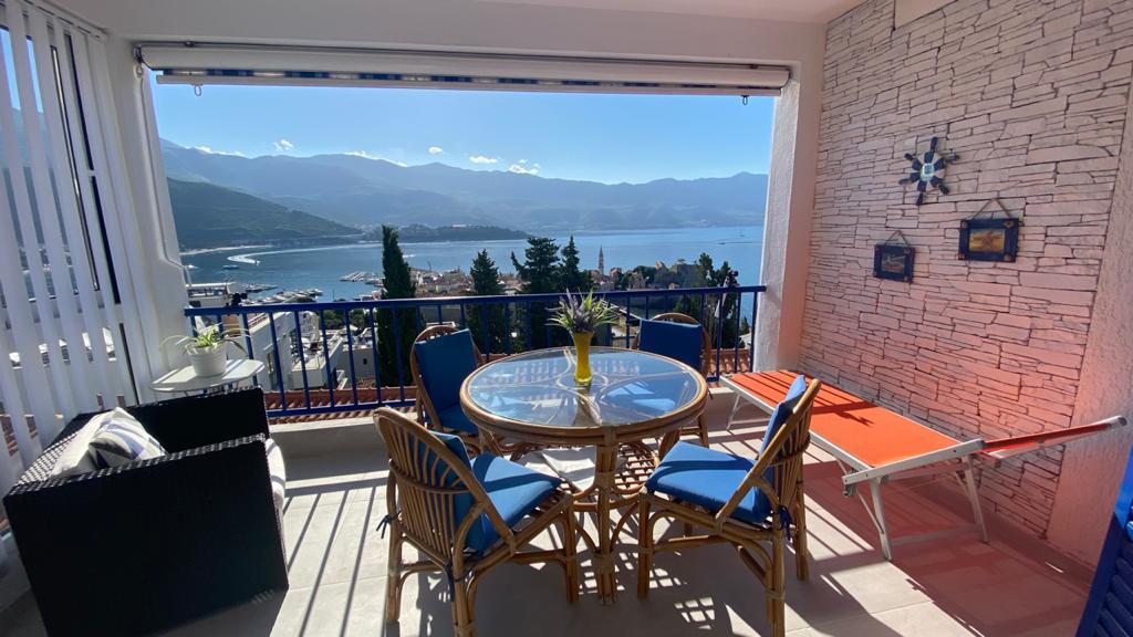 amforaproperty.com/Jednosoban stan sa panoramskim pogledom na more i grad,Vidikovac - Budva (Na duzi vremenski period)