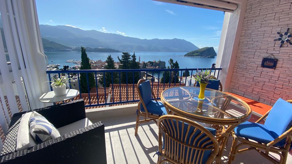 amforaproperty.com/Jednosoban stan sa panoramskim pogledom na more i grad,Vidikovac - Budva (Na duzi vremenski period)