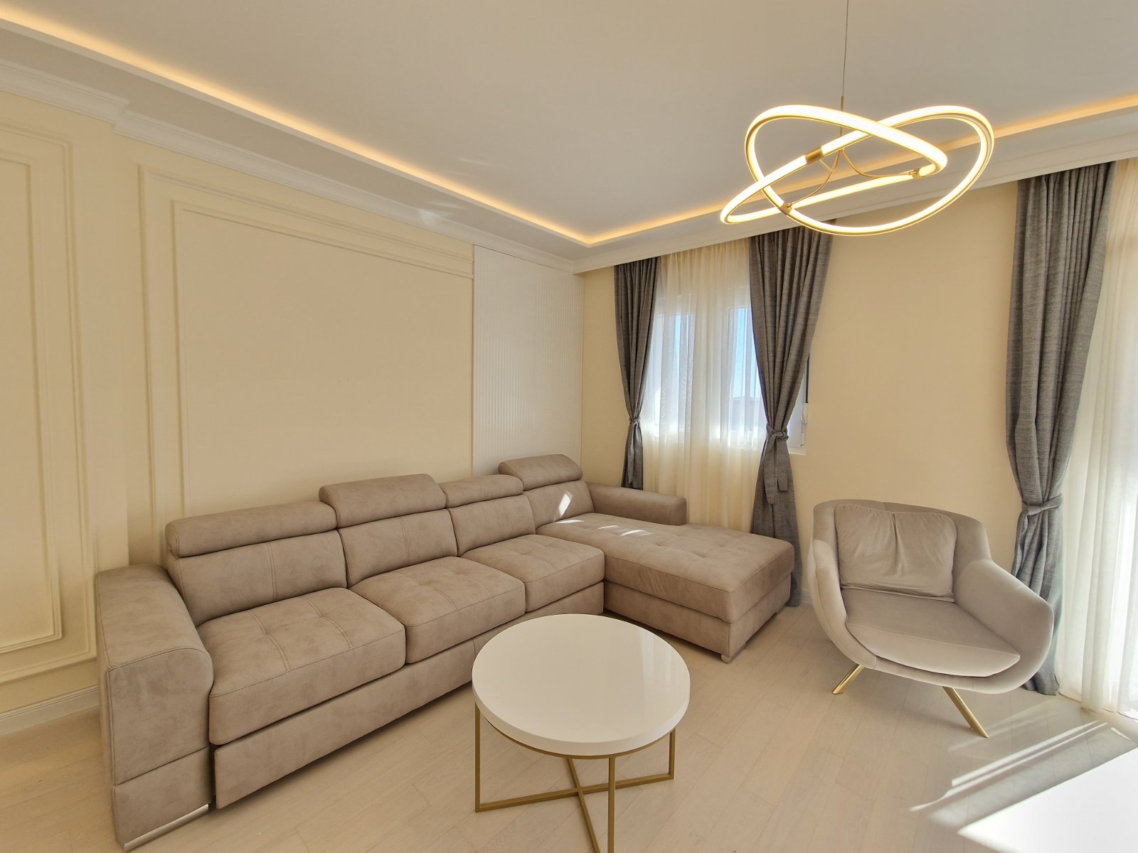 NOV TROSOBAN LUX PENTHOUSE 104M2 + 186M2 PRIPADAJUĆE KROVNE TERASE SA PANORAMSKIM POGLEDOM NA MORE I GRAD,GARAŽNO MESTO UKLJUČENO U CENU ,THE OLD BAKERY-BUDVA.  - Amfora Real Estate