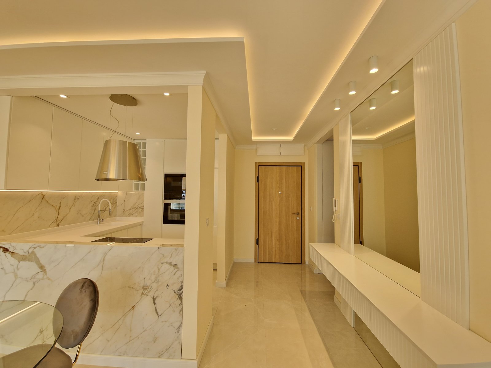 NOV TROSOBAN LUX PENTHOUSE 104M2 + 186M2 PRIPADAJUĆE KROVNE TERASE SA PANORAMSKIM POGLEDOM NA MORE I GRAD,GARAŽNO MESTO UKLJUČENO U CENU ,THE OLD BAKERY-BUDVA.  - Amfora Real Estate