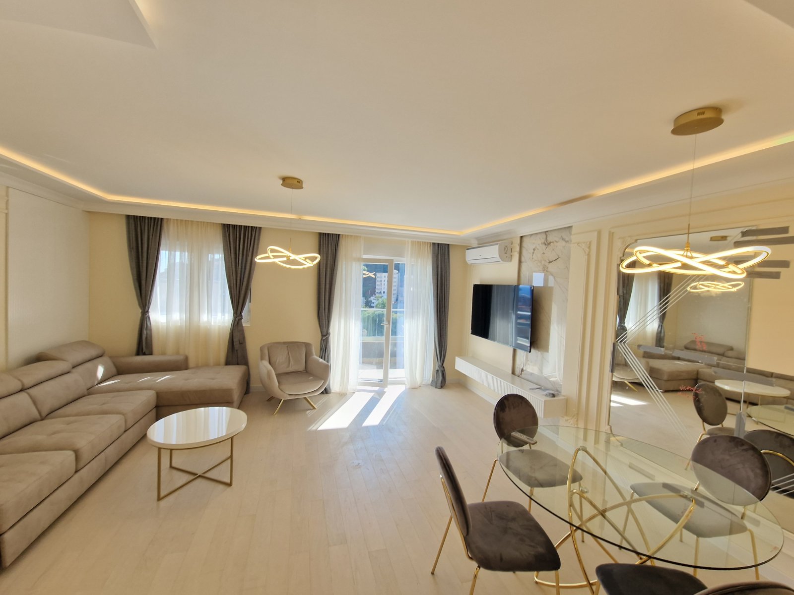 NOV TROSOBAN LUX PENTHOUSE 104M2 + 186M2  KROVNE TERASE SA PANORAMSKIM POGLEDOM NA MORE I GRAD,GARAŽNO MESTO UKLJUČENO U CENU ,THE OLD BAKERY-BUDVA. (NA DUZI VREMENSKI PERIOD)  - Amfora Real Estate