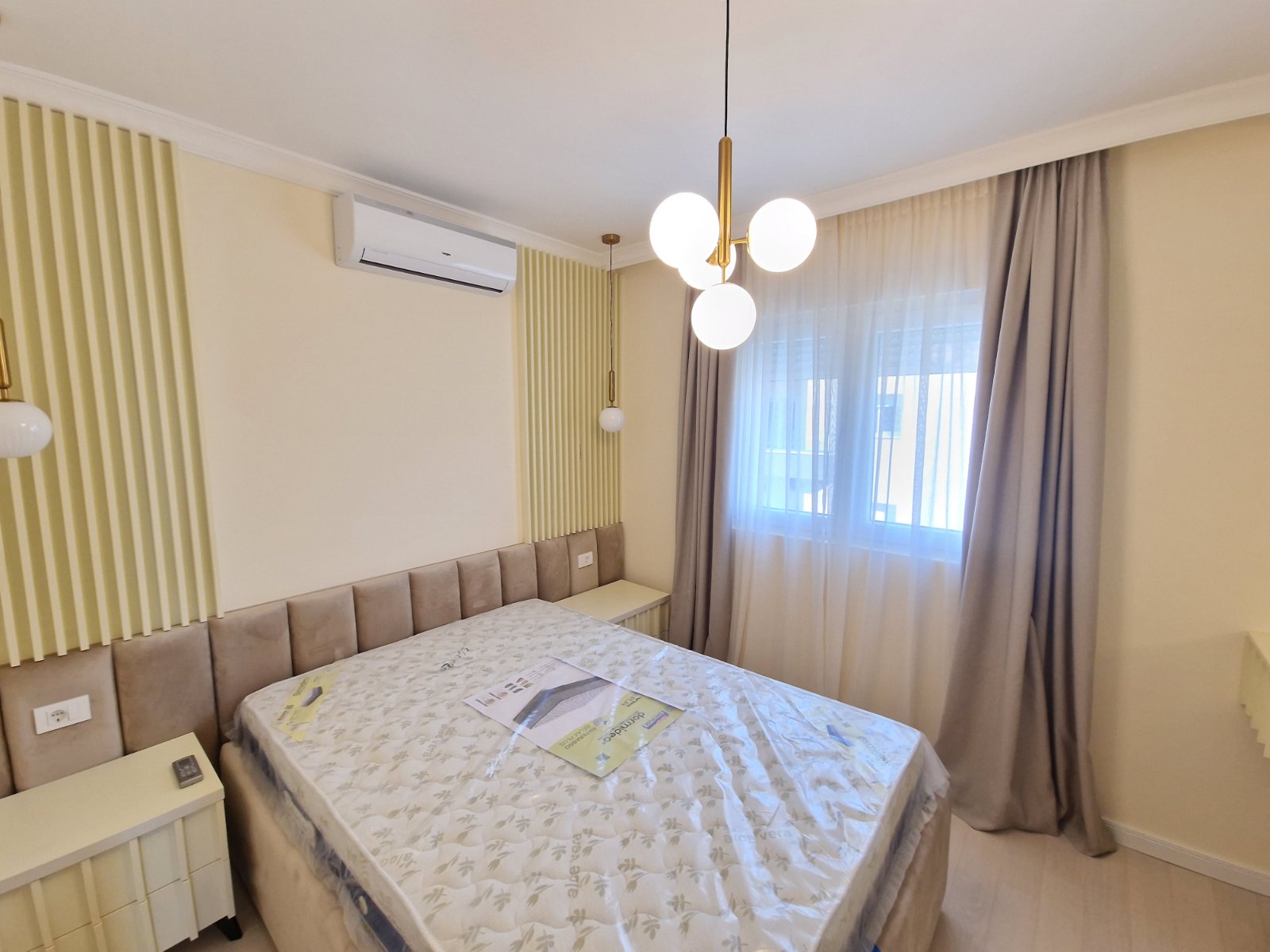 NOV TROSOBAN LUX PENTHOUSE 104M2 + 186M2  KROVNE TERASE SA PANORAMSKIM POGLEDOM NA MORE I GRAD,GARAŽNO MESTO UKLJUČENO U CENU ,THE OLD BAKERY-BUDVA. (NA DUZI VREMENSKI PERIOD)  - Amfora Real Estate