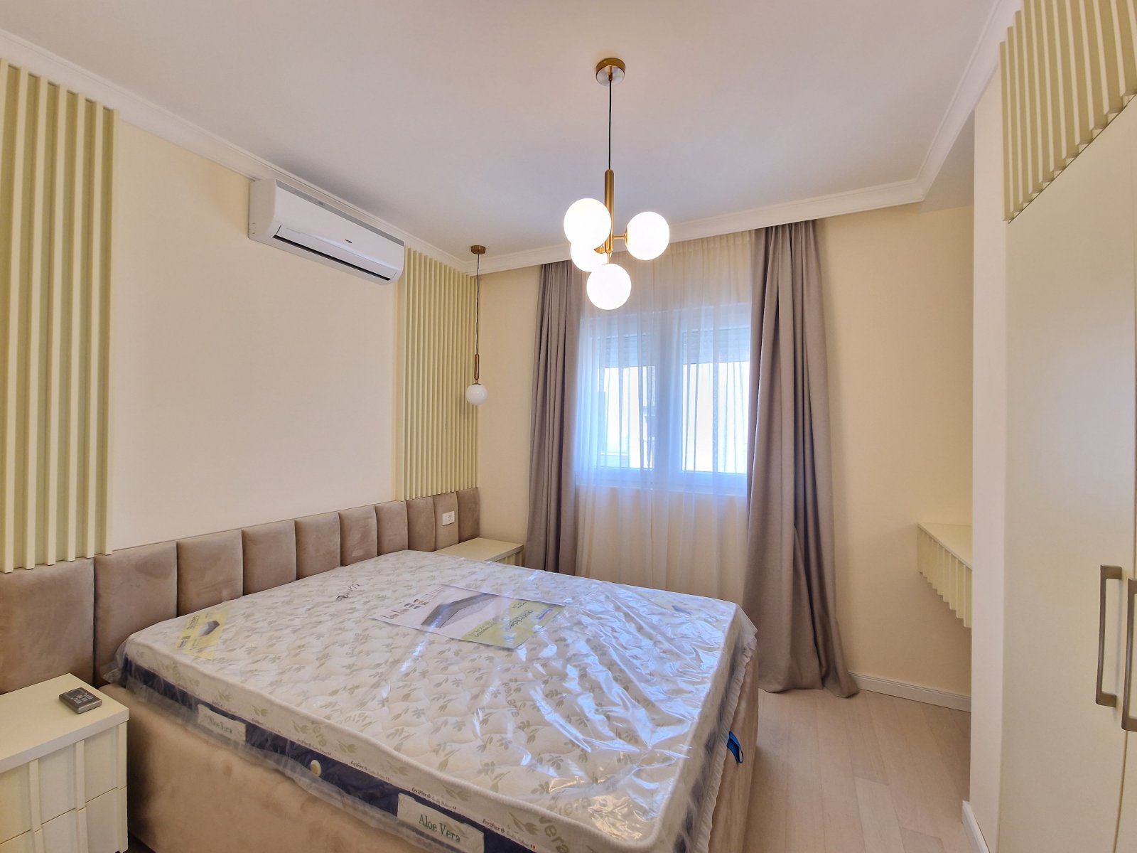 NOV TROSOBAN LUX PENTHOUSE 104M2 + 186M2  KROVNE TERASE SA PANORAMSKIM POGLEDOM NA MORE I GRAD,GARAŽNO MESTO UKLJUČENO U CENU ,THE OLD BAKERY-BUDVA. (NA DUZI VREMENSKI PERIOD)  - Amfora Real Estate