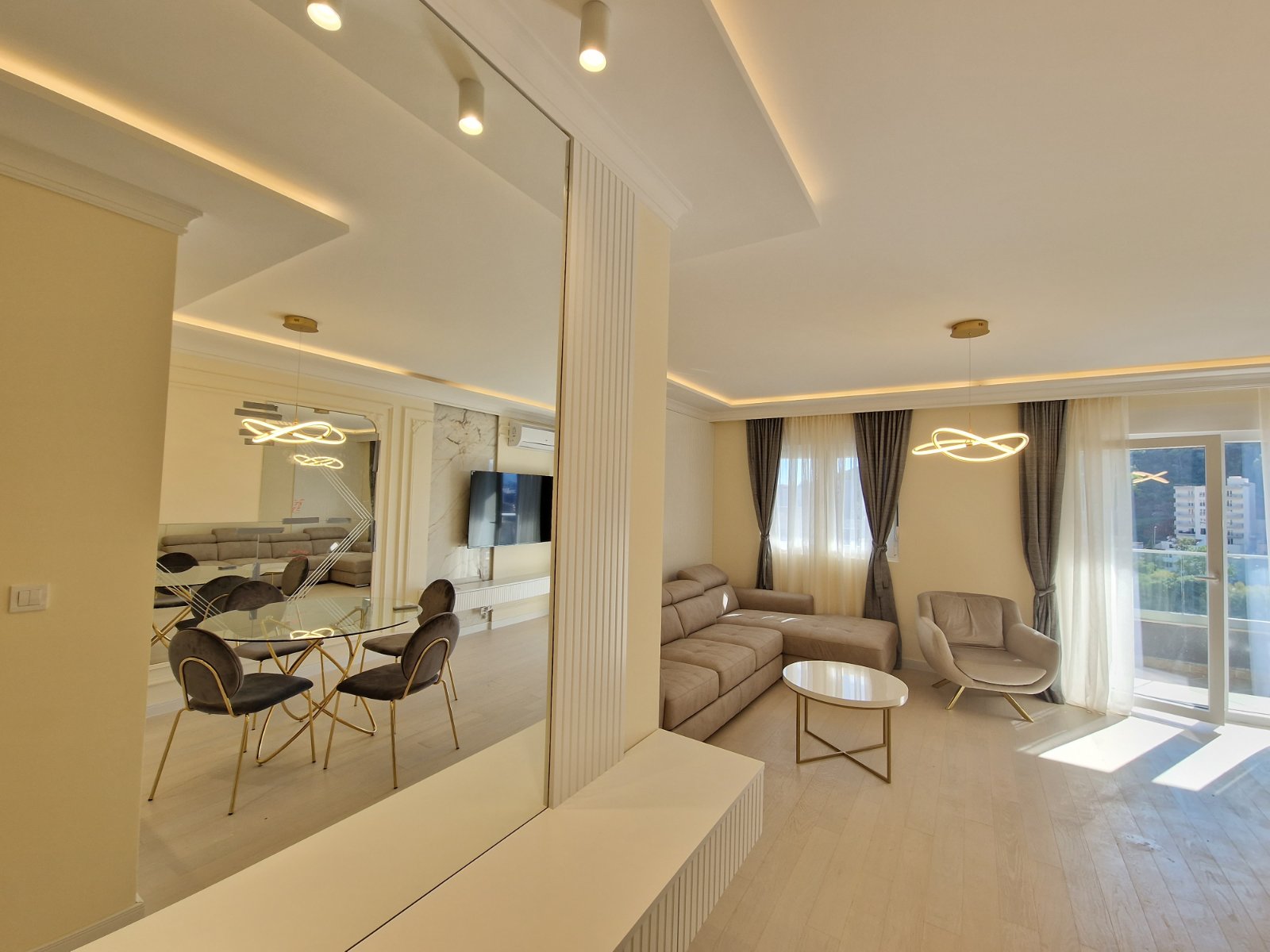 NOV TROSOBAN LUX PENTHOUSE 104M2 + 186M2  KROVNE TERASE SA PANORAMSKIM POGLEDOM NA MORE I GRAD,GARAŽNO MESTO UKLJUČENO U CENU ,THE OLD BAKERY-BUDVA. (NA DUZI VREMENSKI PERIOD)  - Amfora Real Estate