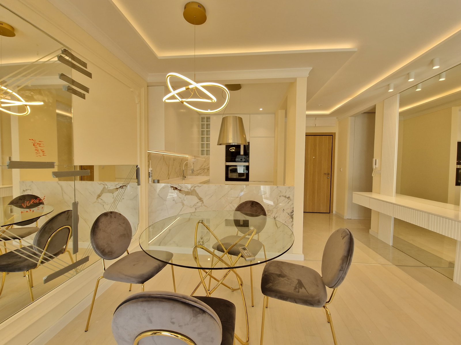 NOV TROSOBAN LUX PENTHOUSE 104M2 + 186M2  KROVNE TERASE SA PANORAMSKIM POGLEDOM NA MORE I GRAD,GARAŽNO MESTO UKLJUČENO U CENU ,THE OLD BAKERY-BUDVA. (NA DUZI VREMENSKI PERIOD)  - Amfora Real Estate