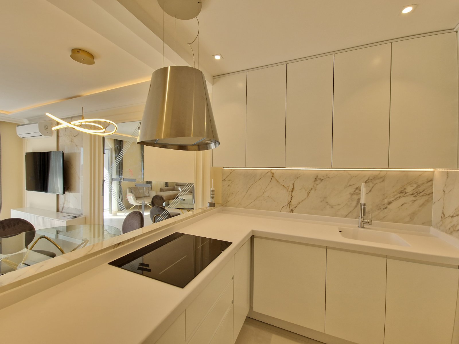 NOV TROSOBAN LUX PENTHOUSE 104M2 + 186M2  KROVNE TERASE SA PANORAMSKIM POGLEDOM NA MORE I GRAD,GARAŽNO MESTO UKLJUČENO U CENU ,THE OLD BAKERY-BUDVA. (NA DUZI VREMENSKI PERIOD)  - Amfora Real Estate