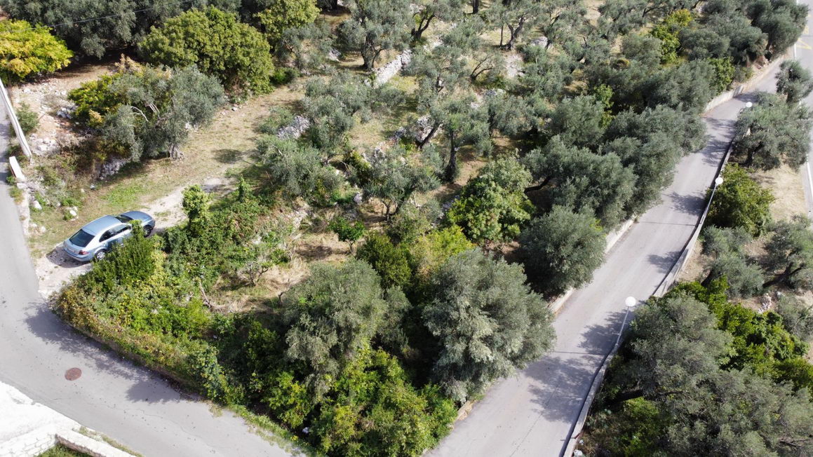 amforaproperty.com/Gradjevinski plac 1650m2 sa nezagradivim pogledom na more, Reževici-Budva