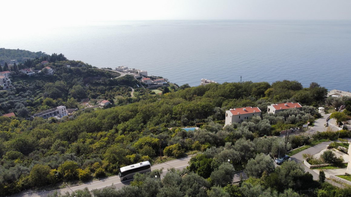 amforaproperty.com/Gradjevinski plac 1650m2 sa nezagradivim pogledom na more, Reževici-Budva