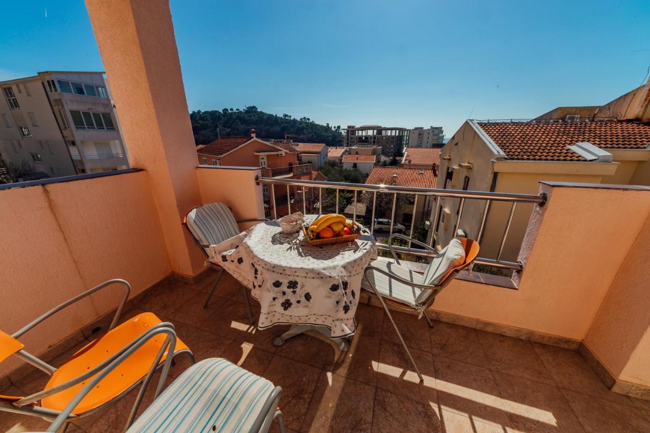 amforaproperty.com/Izdavanje apartmana u luksuznoj vili sa bazenom na samo 200m od mora,Petrovac-Budva (NA PERIOD DO 01.06.2023)