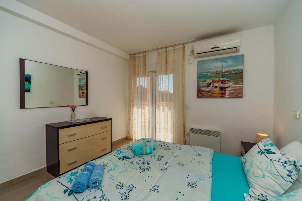 amforaproperty.com/Izdavanje apartmana u luksuznoj vili sa bazenom na samo 200m od mora,Petrovac-Budva (NA PERIOD DO 01.06.2023)