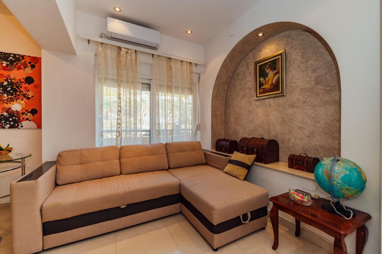 amforaproperty.com/Izdavanje apartmana u luksuznoj vili sa bazenom na samo 200m od mora,Petrovac-Budva (NA PERIOD DO 01.06.2023)