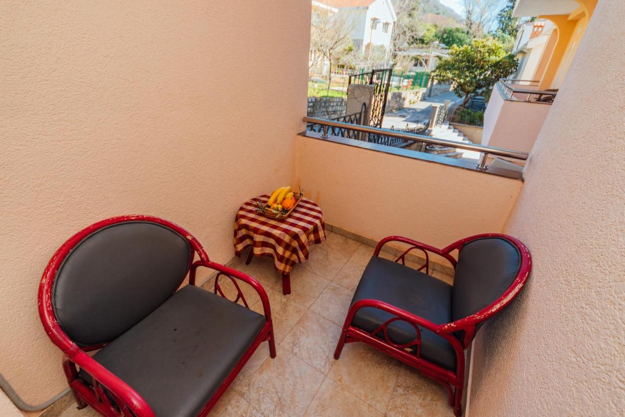 amforaproperty.com/Izdavanje apartmana u luksuznoj vili sa bazenom na samo 200m od mora,Petrovac-Budva (NA PERIOD DO 01.06.2023)
