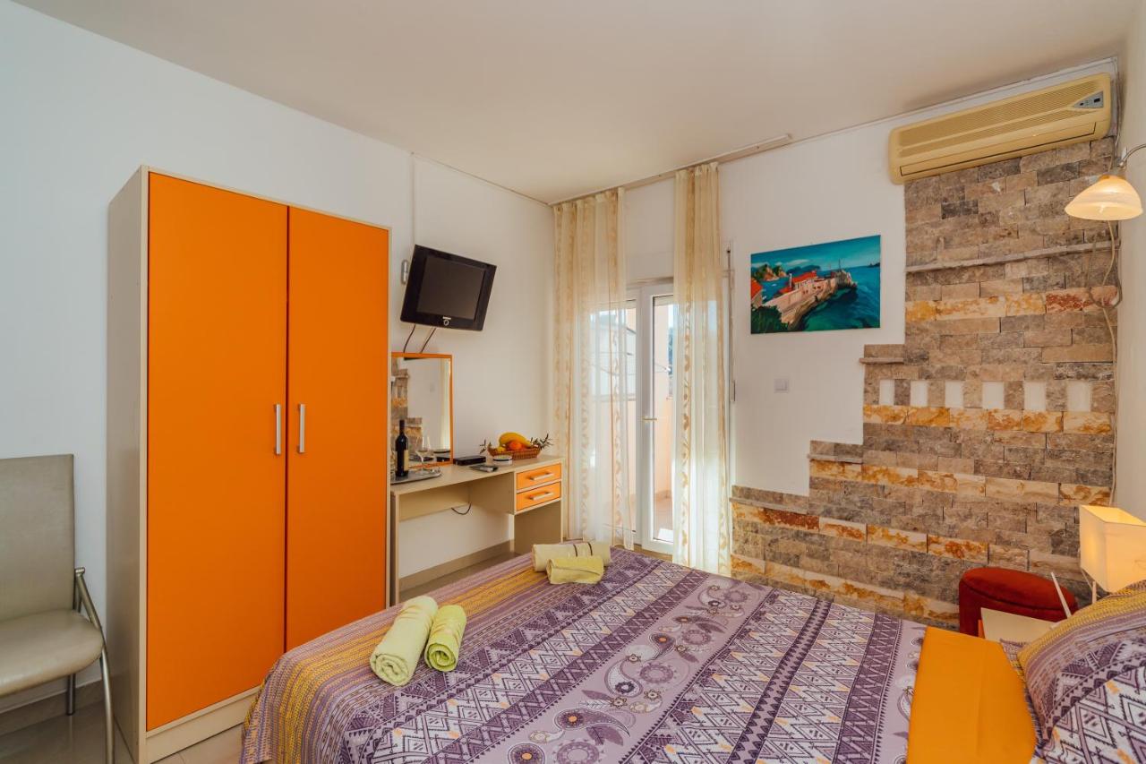 amforaproperty.com/Izdavanje apartmana u luksuznoj vili sa bazenom na samo 200m od mora,Petrovac-Budva (NA PERIOD DO 01.06.2023)