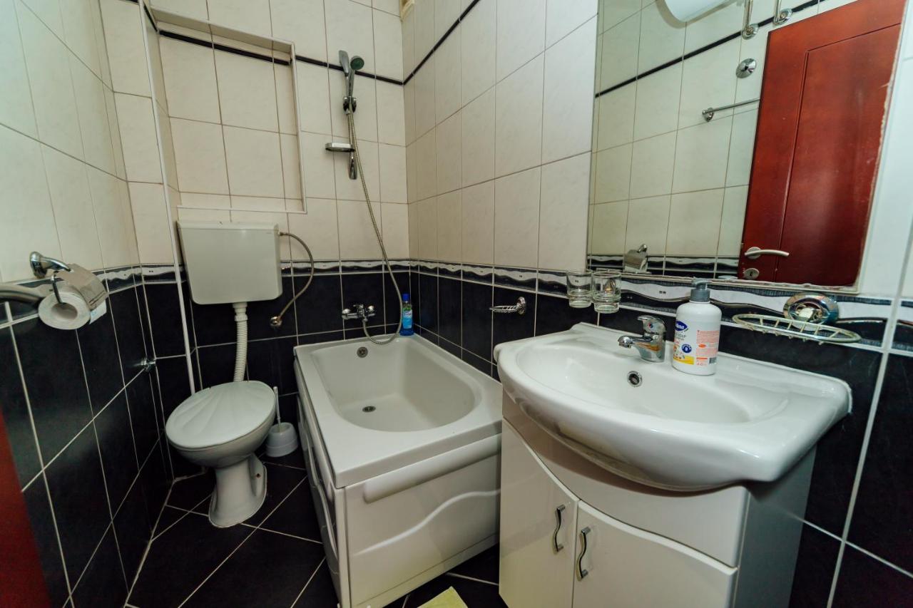 amforaproperty.com/Izdavanje apartmana u luksuznoj vili sa bazenom na samo 200m od mora,Petrovac-Budva (NA PERIOD DO 01.06.2023)