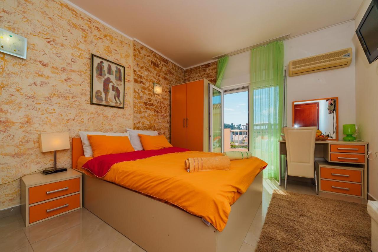 amforaproperty.com/Izdavanje apartmana u luksuznoj vili sa bazenom na samo 200m od mora,Petrovac-Budva (NA PERIOD DO 01.06.2023)