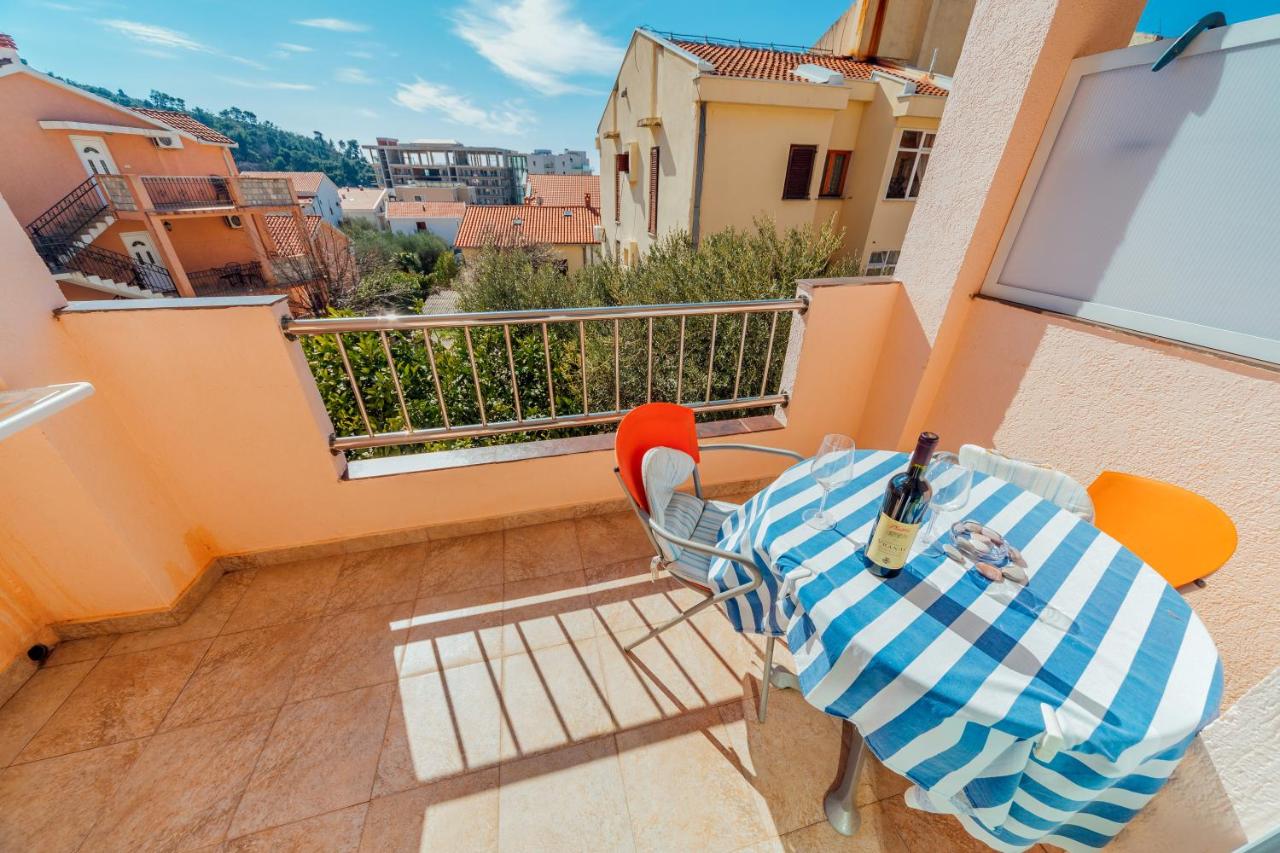 amforaproperty.com/Izdavanje apartmana u luksuznoj vili sa bazenom na samo 200m od mora,Petrovac-Budva (NA PERIOD DO 01.06.2023)
