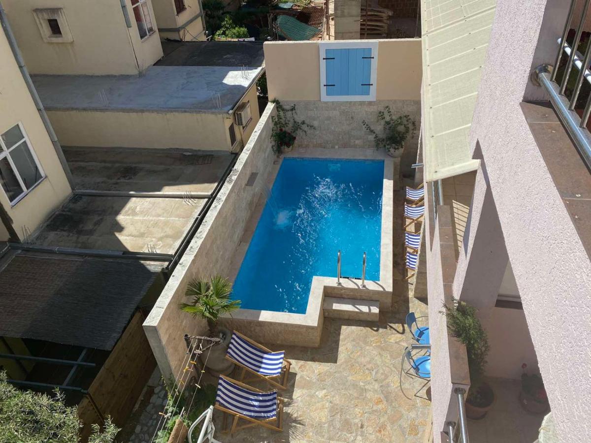 amforaproperty.com/Izdavanje apartmana u luksuznoj vili sa bazenom na samo 200m od mora,Petrovac-Budva (NA PERIOD DO 01.06.2023)